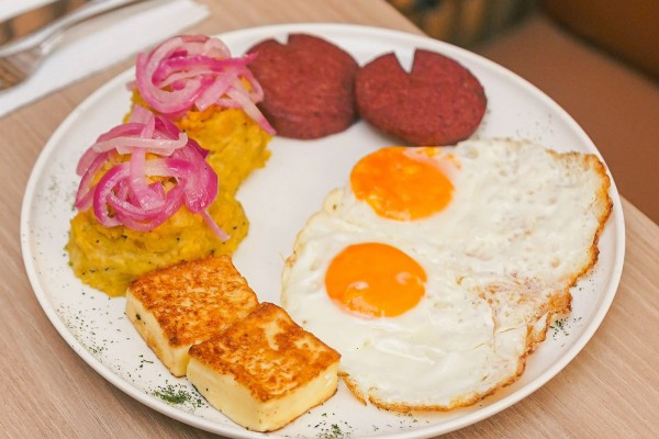 Lavado de Vehículo + Desayuno